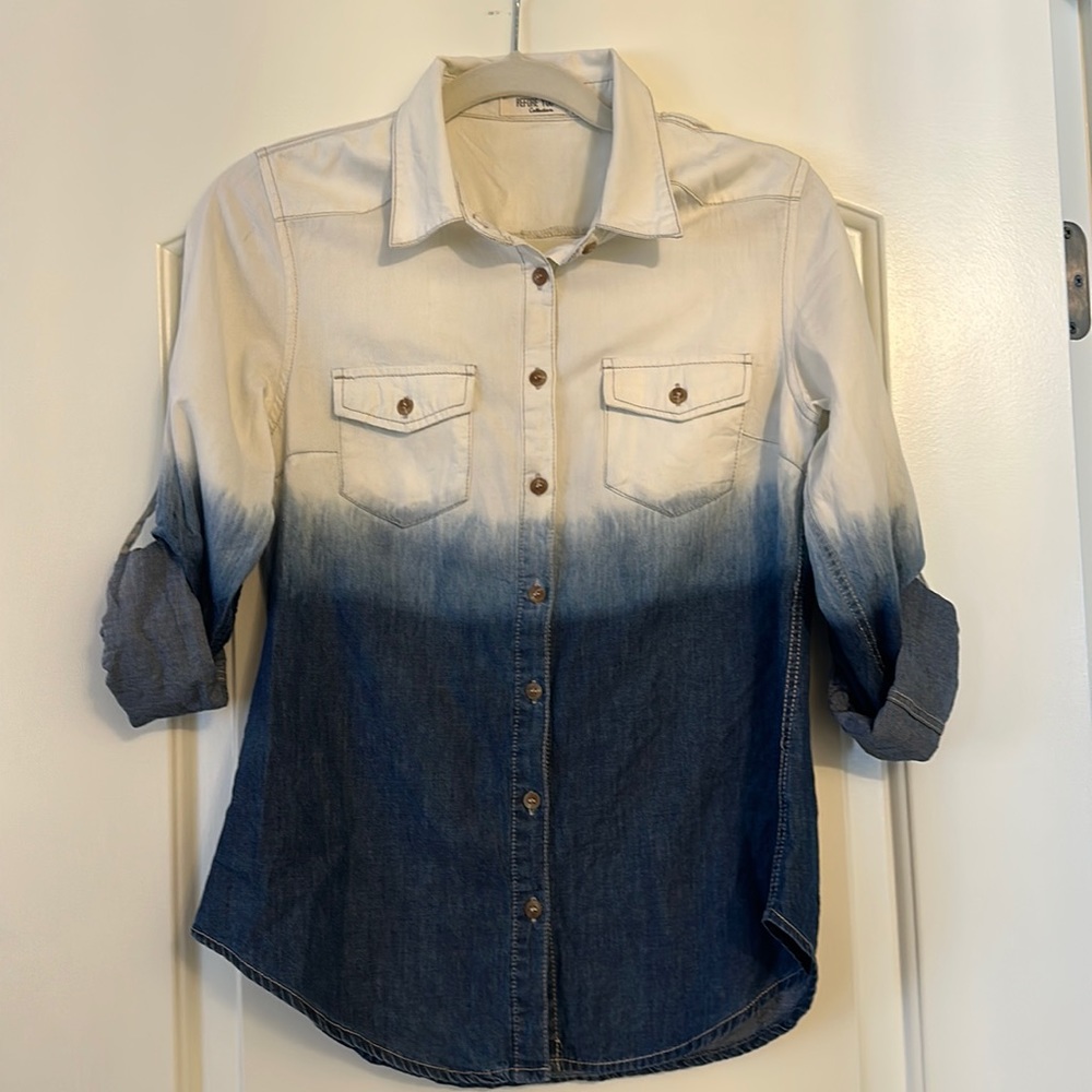 Like new!! Casual button-down.